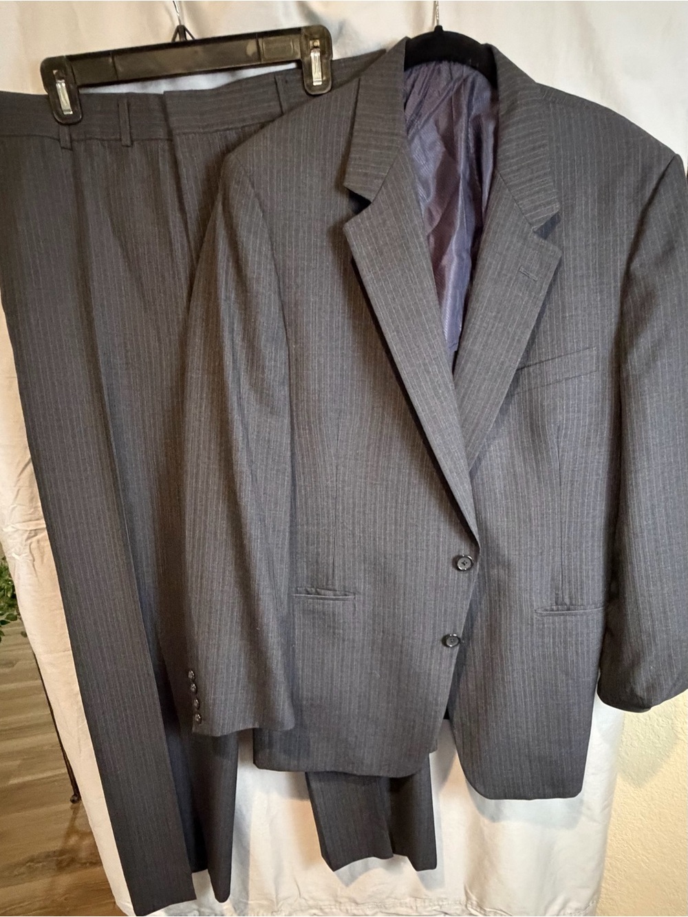 Hart Schaffner & Marx Men’s Gray Pinstripe 2 Piece Suit 36x30 Two Button